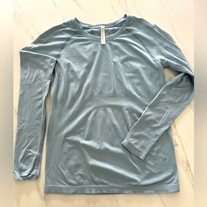 Athleta size large long sleeve shirt in dusty blue